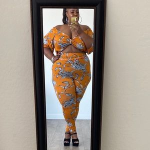 Plus size 2 piece crop top and leggings
